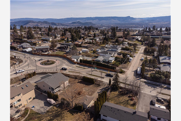1009 Hudson Road,, West Kelowna