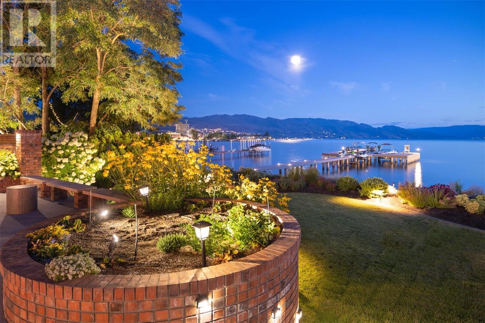 3590 Lakeshore Road