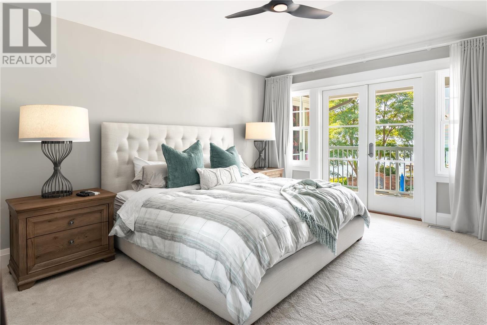 3590 Lakeshore Road