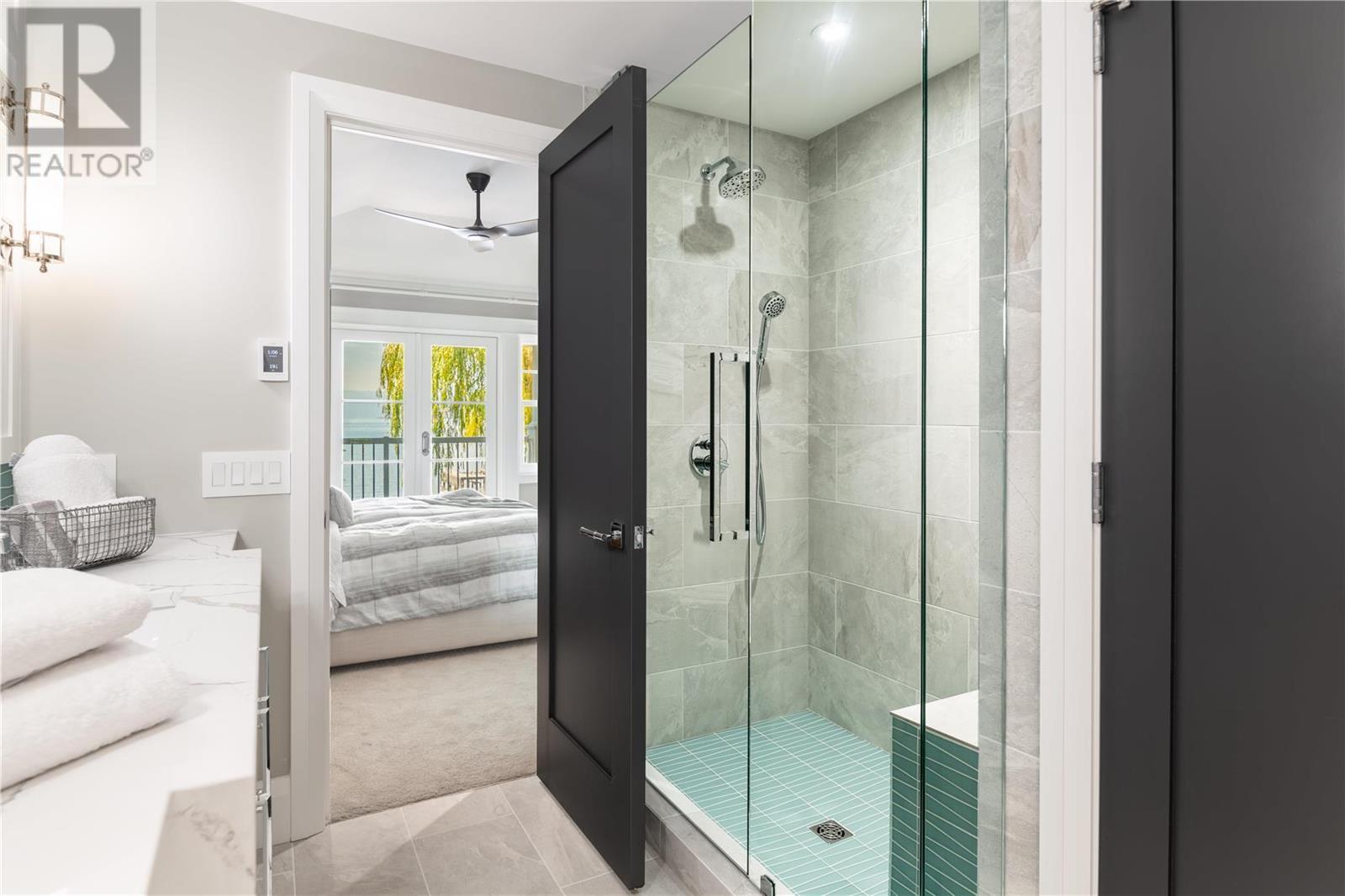 3590 Lakeshore Road