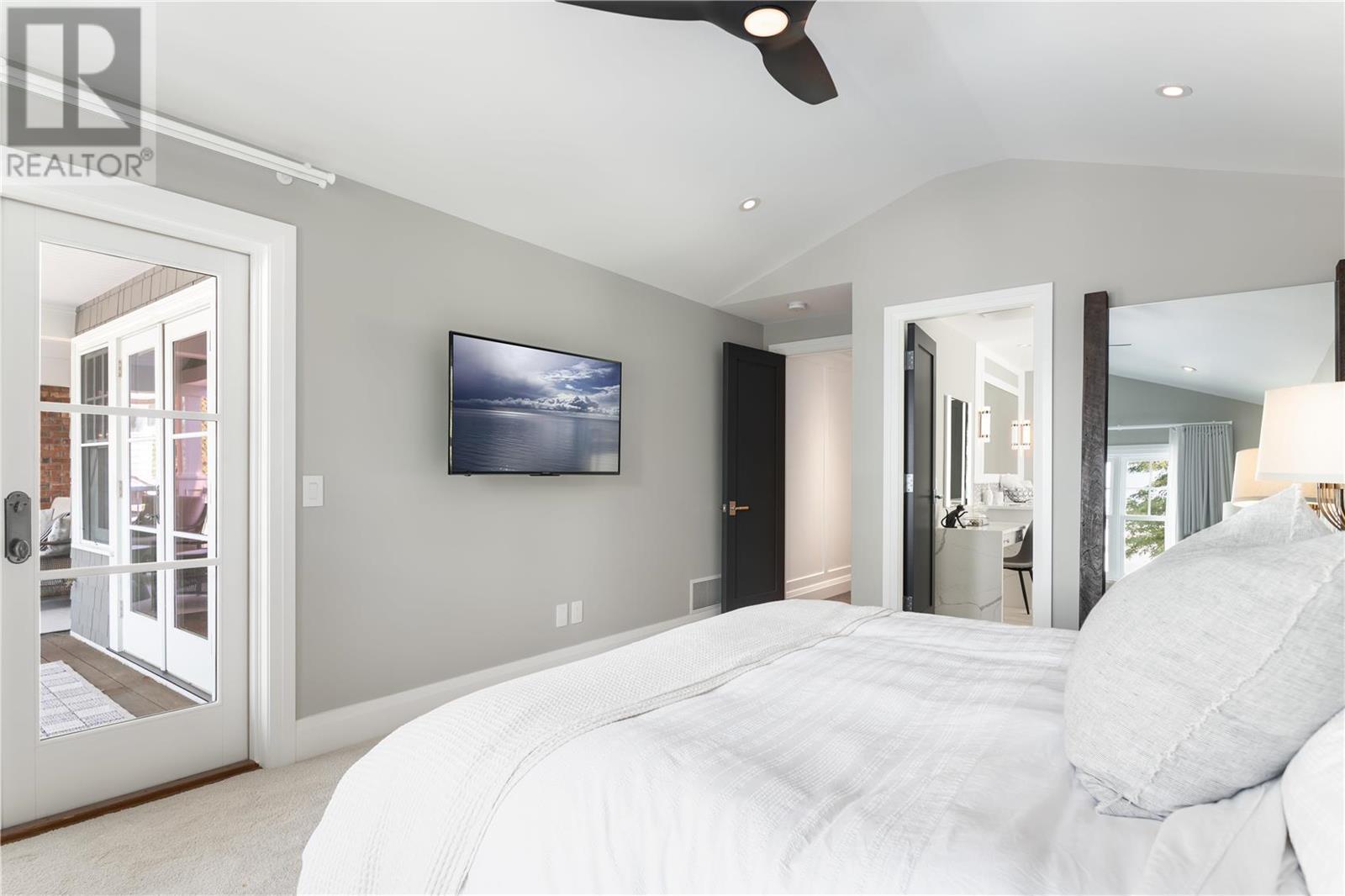 3590 Lakeshore Road
