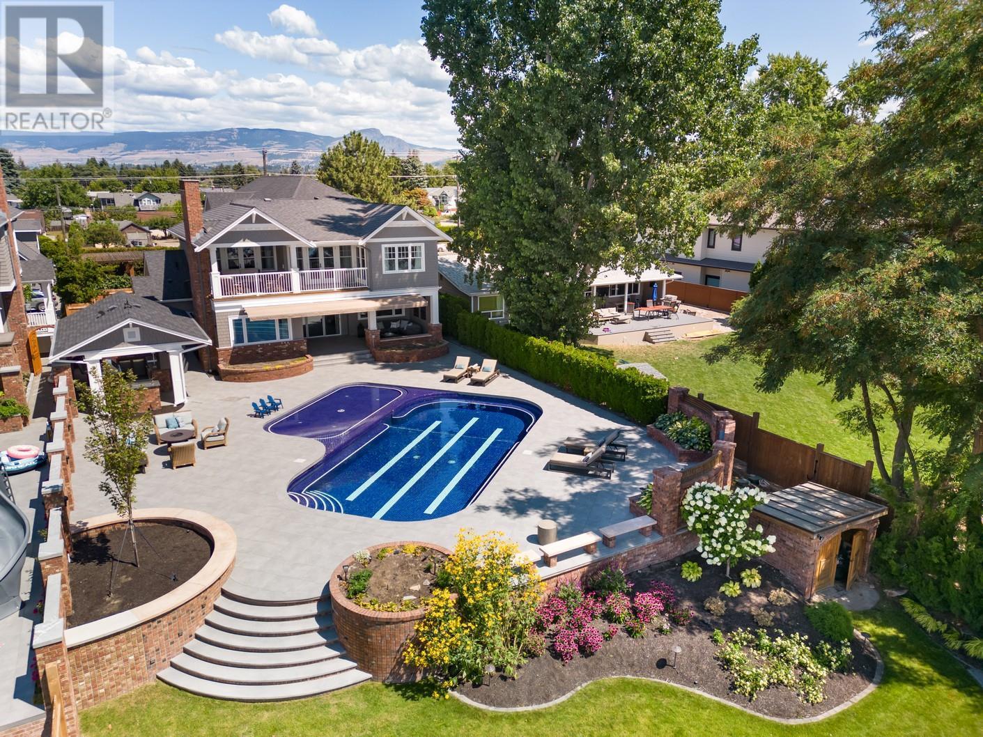3590 Lakeshore Road