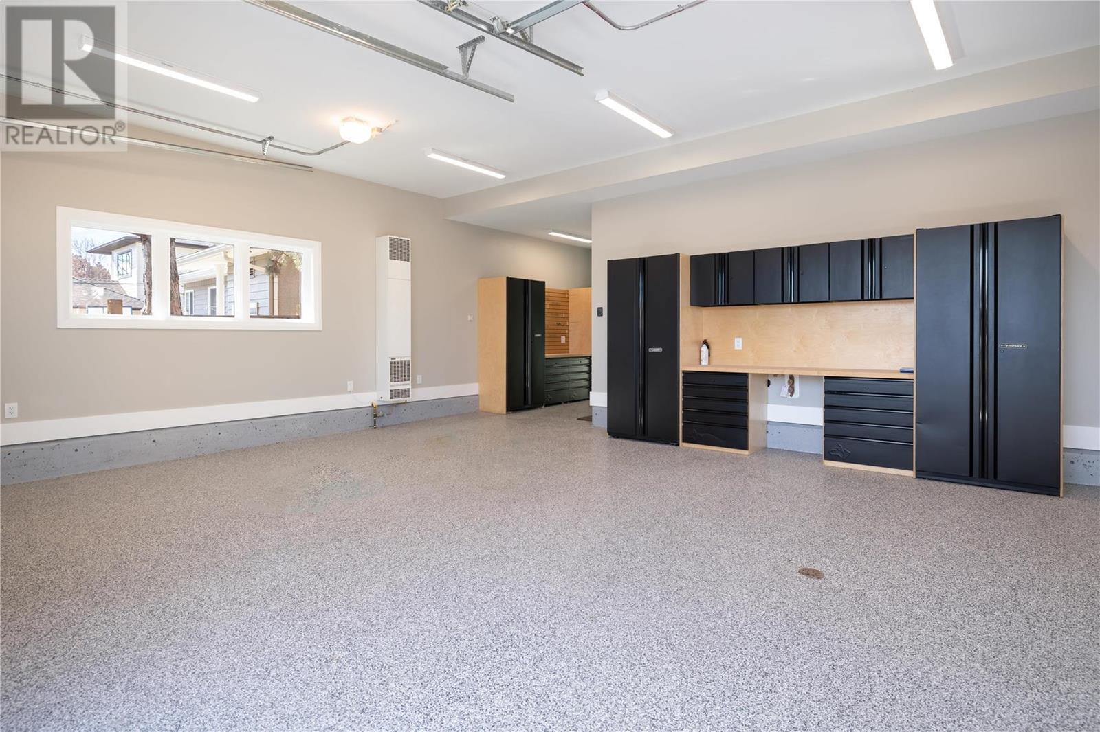 3590 Lakeshore Road