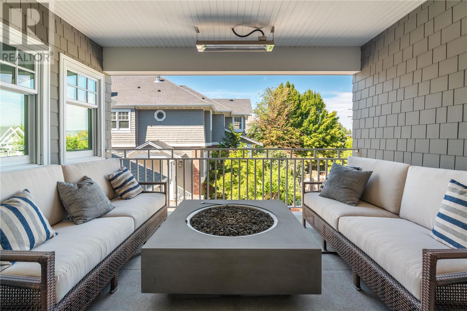 3590 Lakeshore Road
