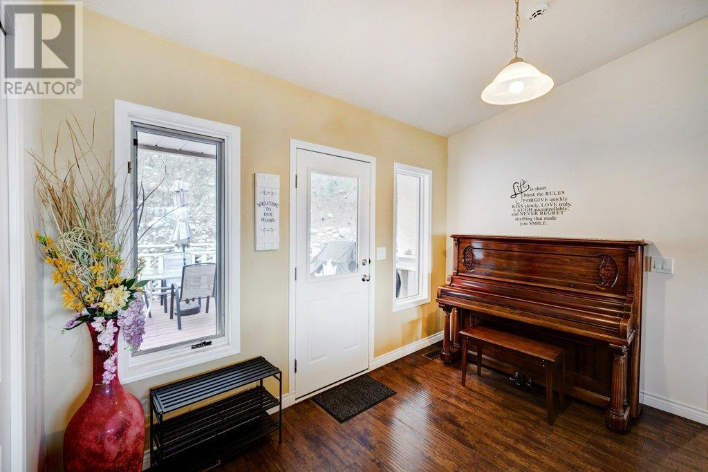 5270 TREPANIER BENCH Road