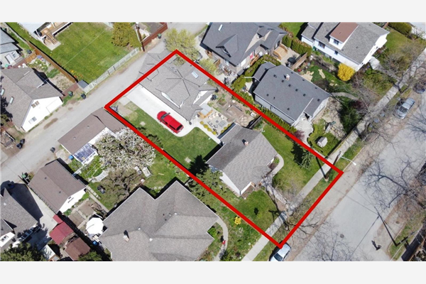 876 Rowcliffe Avenue,, Kelowna