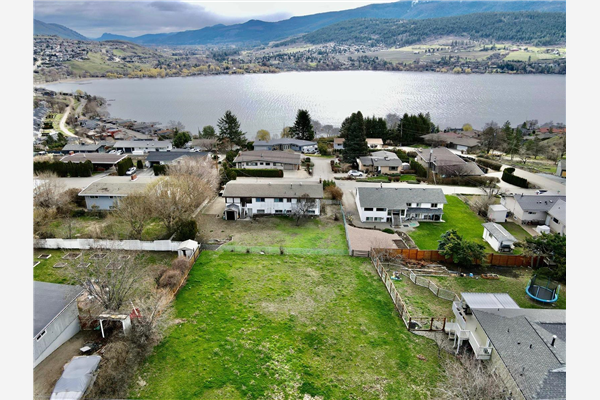 8609 Lakeview Drive,, Coldstream
