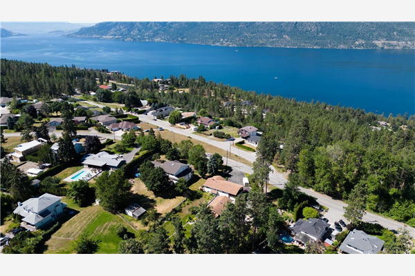 1711 Camp Road,, Lake Country