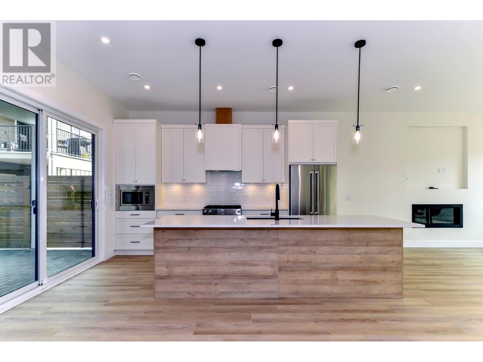 #2-886 Patterson Avenue,