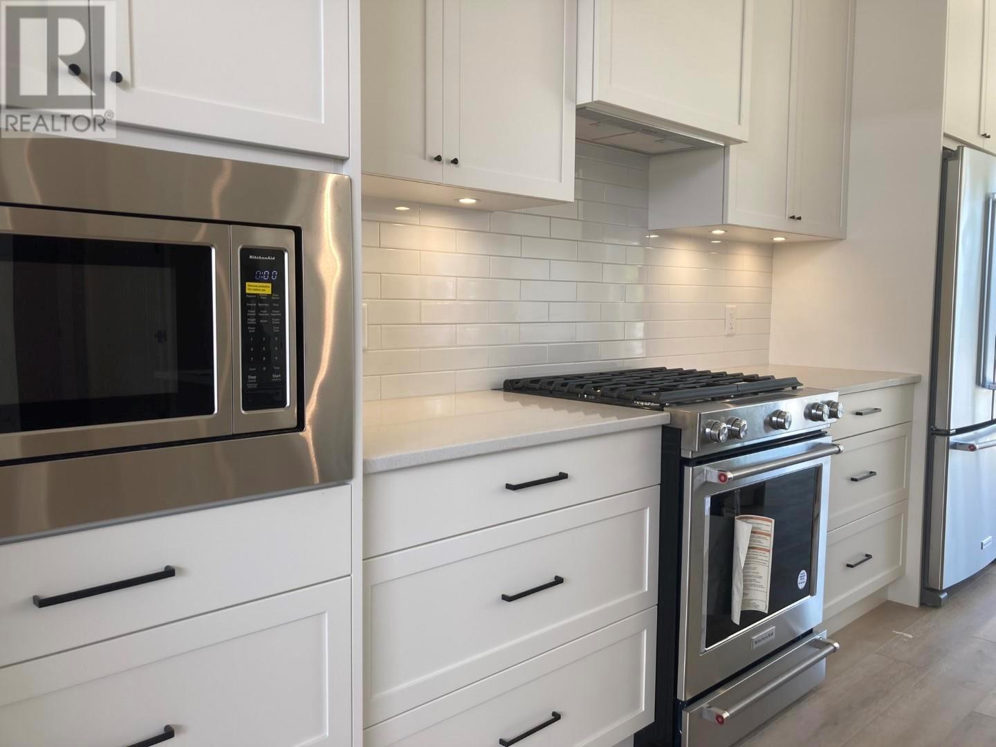 #2-886 Patterson Avenue,
