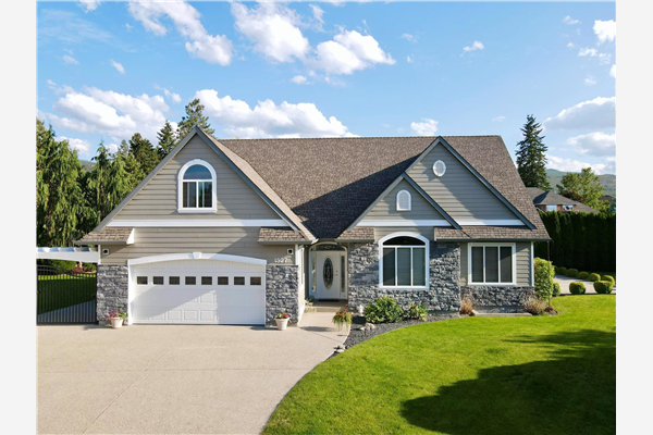 1527 Woodridge Road,, Kelowna