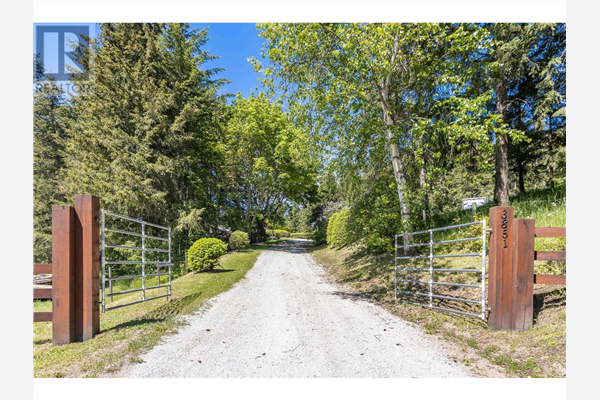 3851 10 Avenue, SE, Salmon Arm