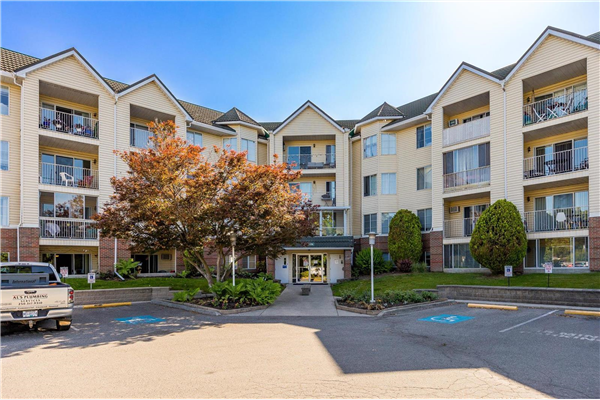 #110 3163 Richter Street,, Kelowna