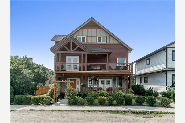 441 Wardlaw Avenue,, Kelowna