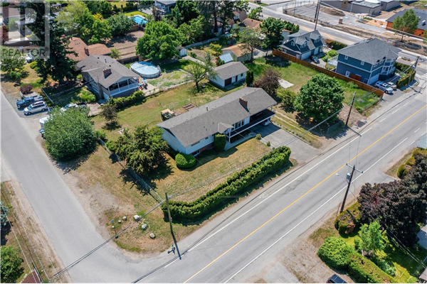 709 Raymer Road,, Kelowna