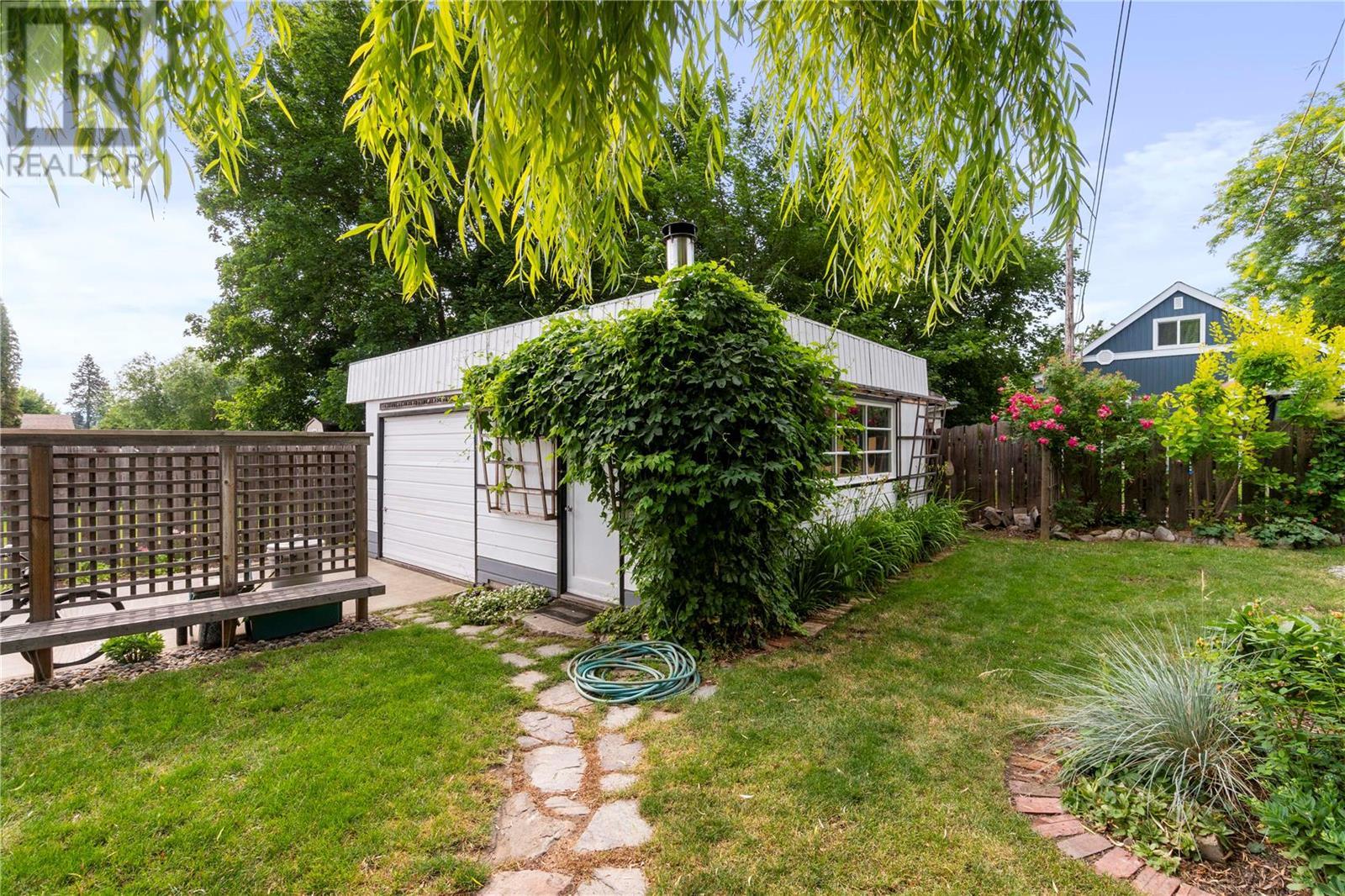 724 Regent Avenue