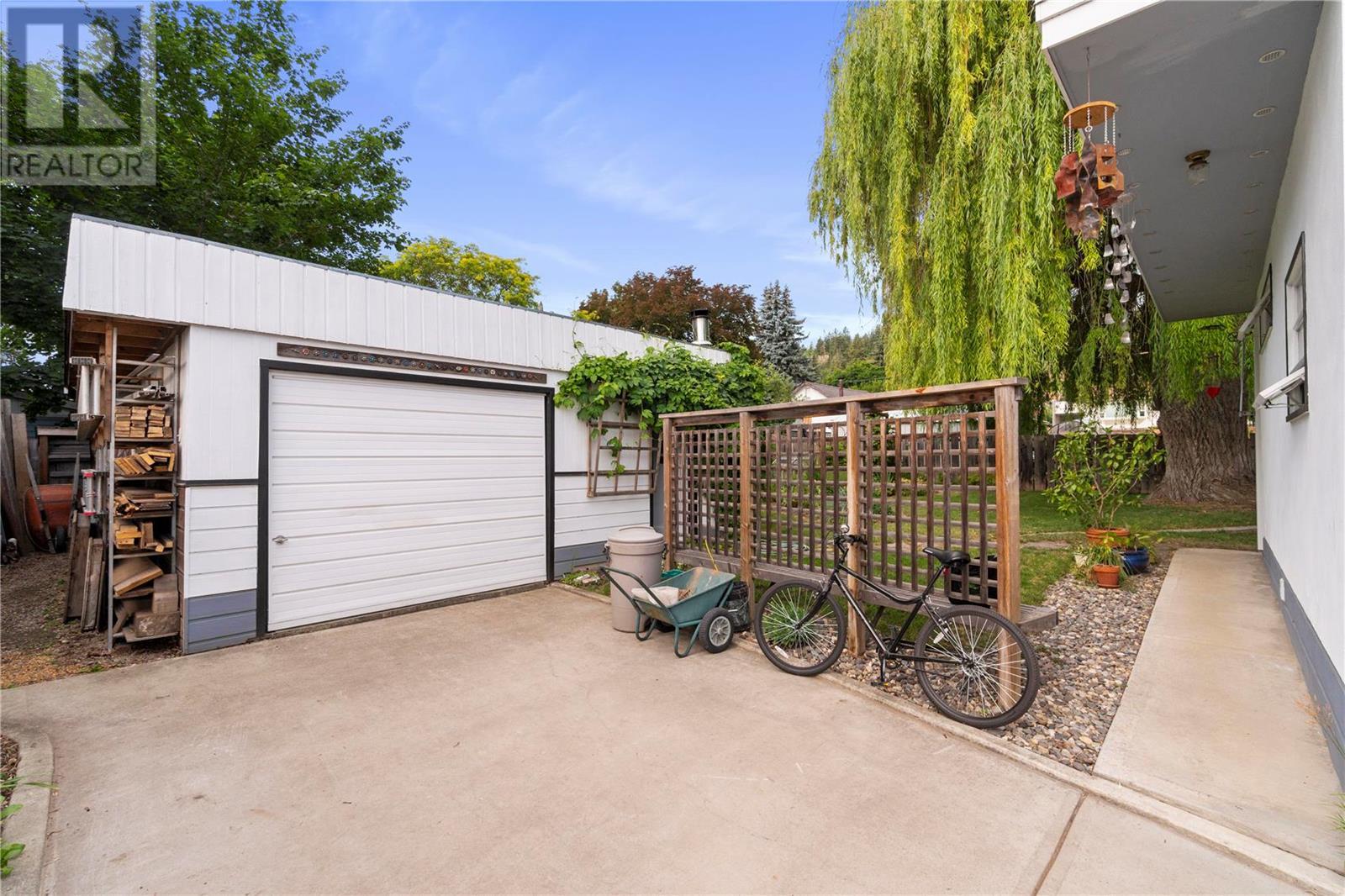 724 Regent Avenue