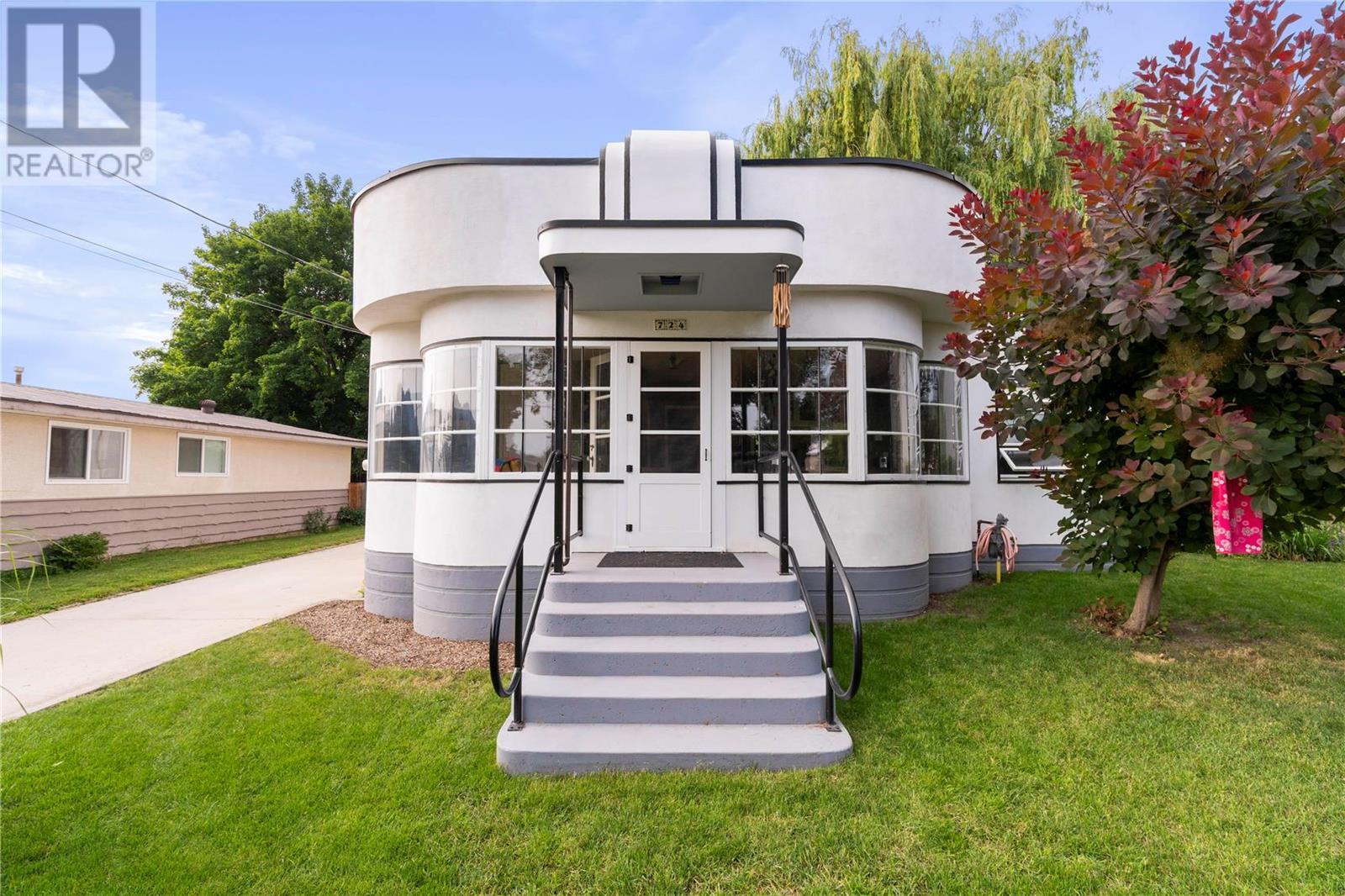 724 Regent Avenue