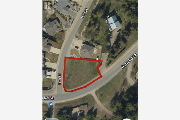 #870 16 St SE Street, SE, Salmon Arm
