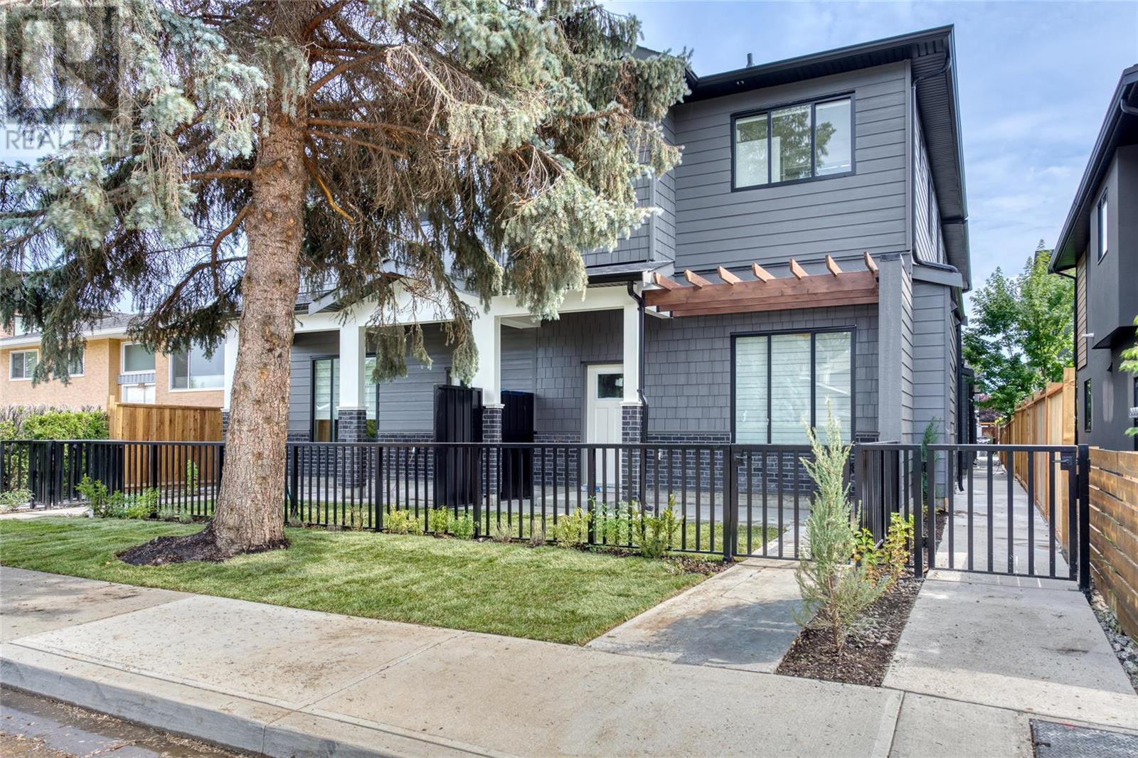 #2 751 Raymer Avenue,, #2