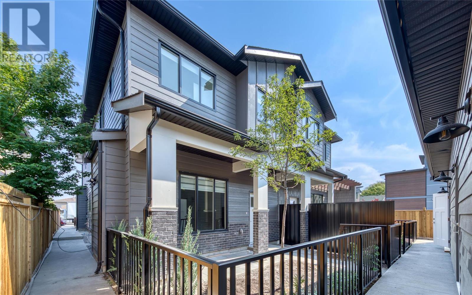 #4 751 Raymer Avenue,, #4