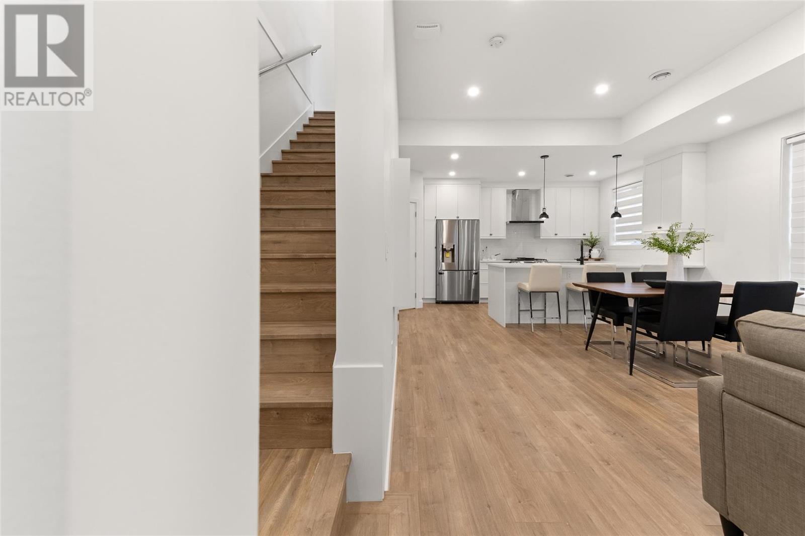 #4 751 Raymer Avenue,, #4