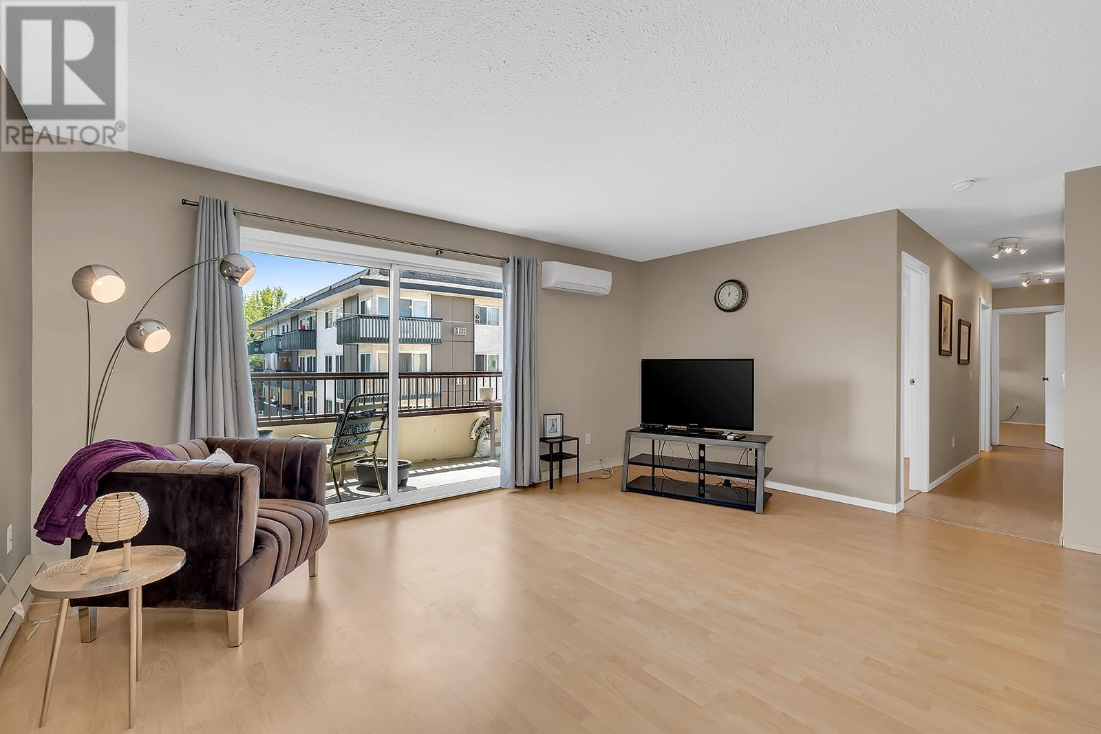 #305 555 Rowcliffe Avenue,, #305