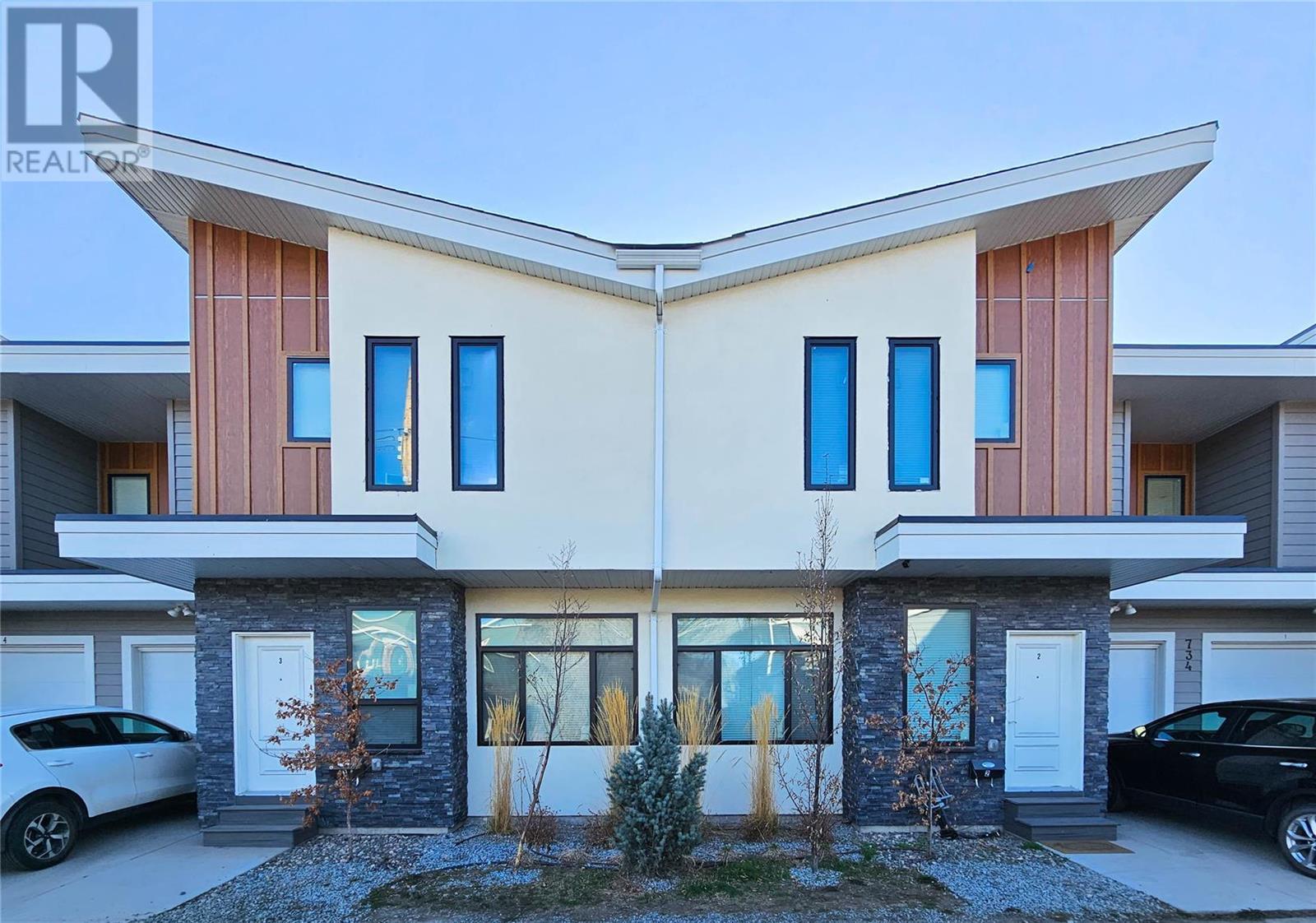 #2 734 Kinnear Avenue,, #2