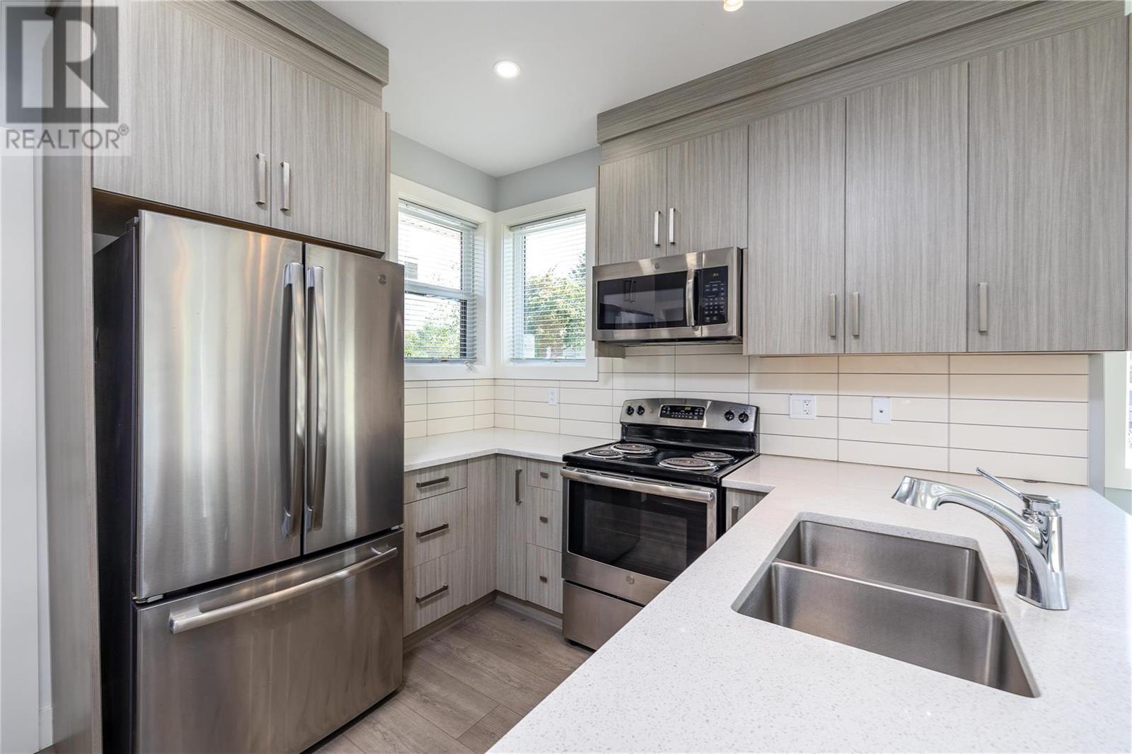 #3 734 Kinnear Avenue,, #3