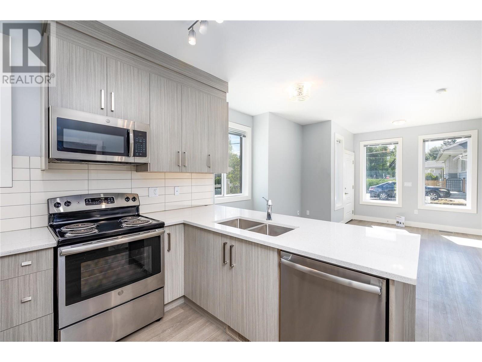 #4 734 Kinnear Avenue,, #4