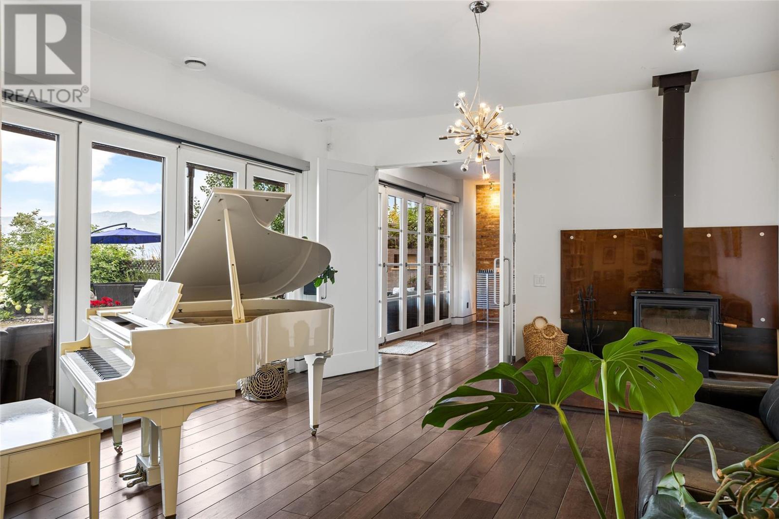 2737 Casa Loma Road