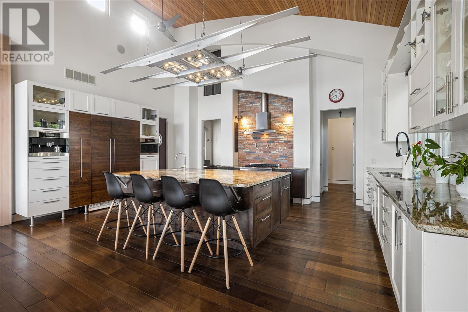 2737 Casa Loma Road