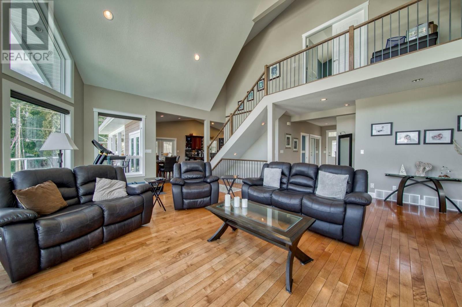 2886 Marine Drive