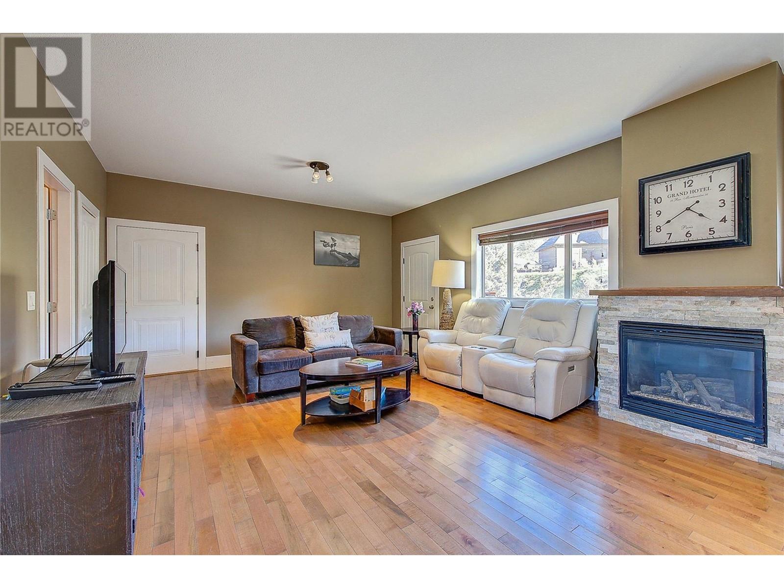5322 Upper Mission Drive