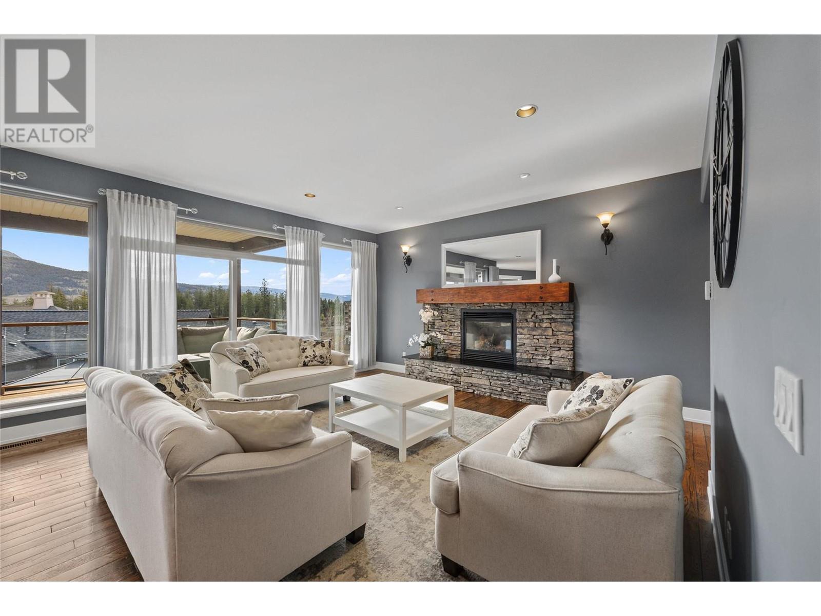 12815 Shoreline Drive