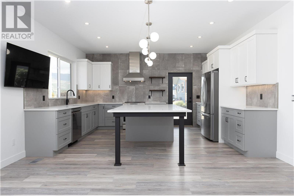714 Lake Court,, West Kelowna