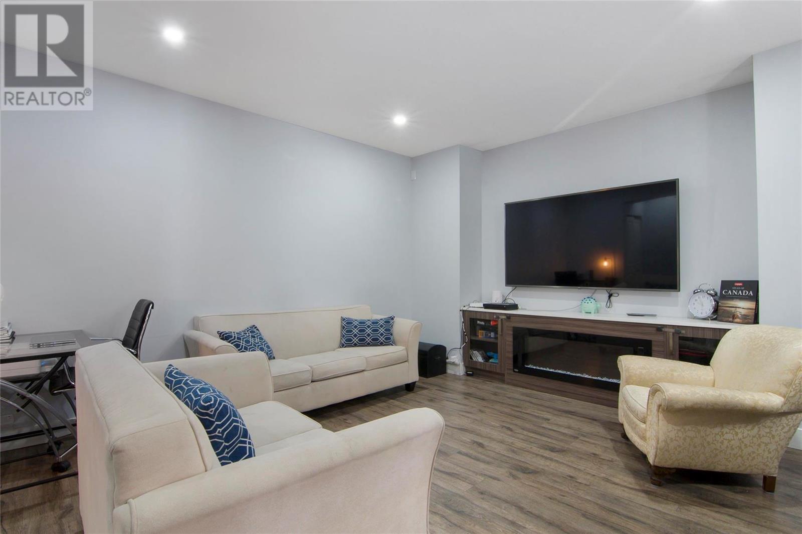 #1 722 Coopland Crescent,, #1