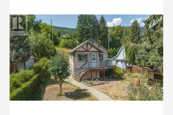 2253 Park Avenue,, Lumby