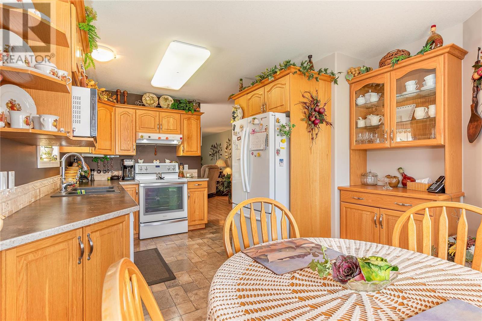 201 Kildonan Avenue Unit# 8, #8