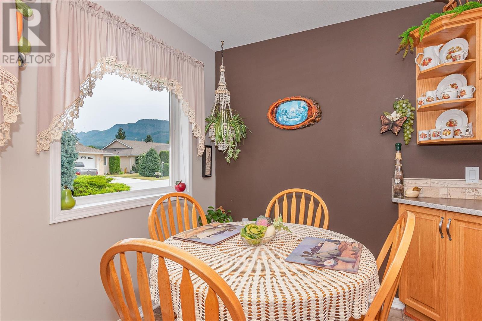 201 Kildonan Avenue Unit# 8, #8