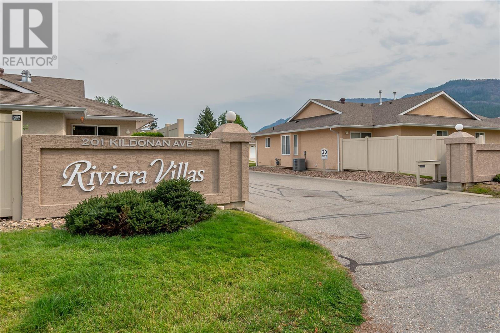 201 Kildonan Avenue Unit# 8, #8