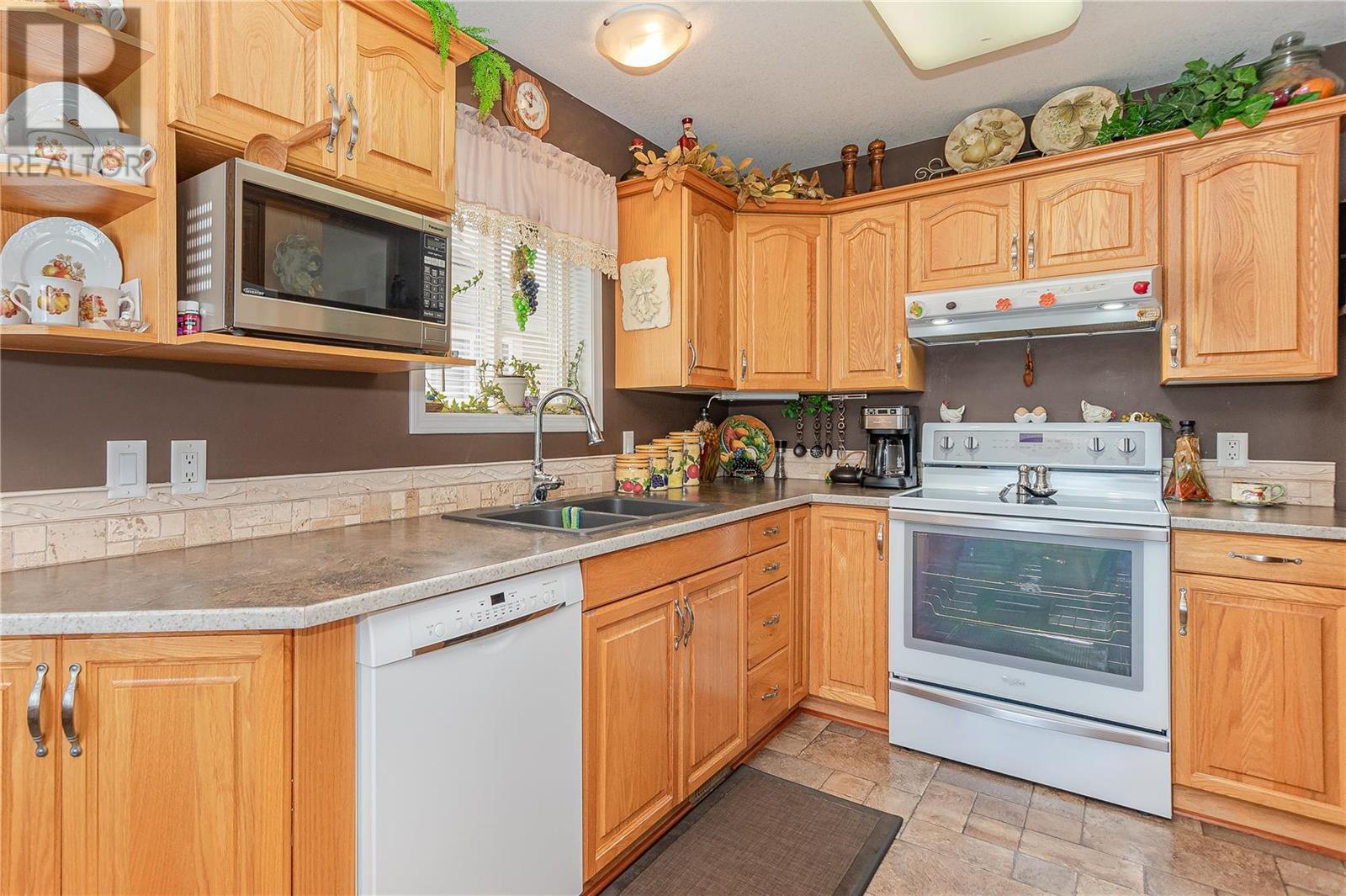 201 Kildonan Avenue Unit# 8, #8