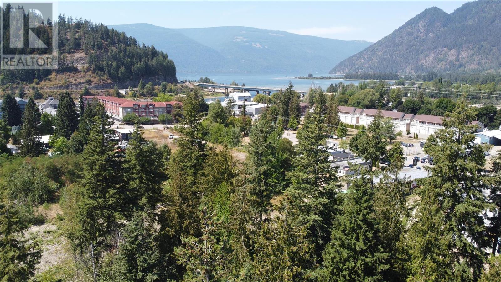 1118 Shuswap Avenue