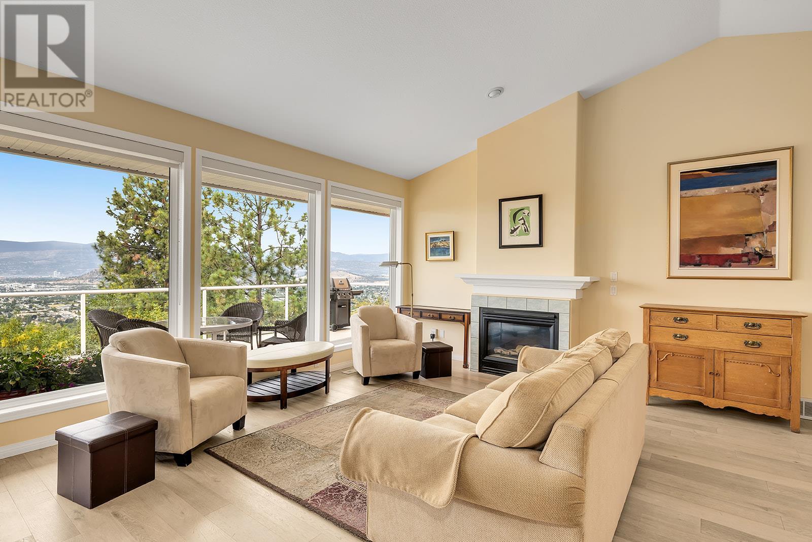832 Lone Pine Drive,