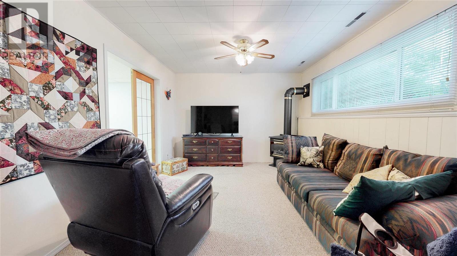 7561 CREST-A-WAY Road