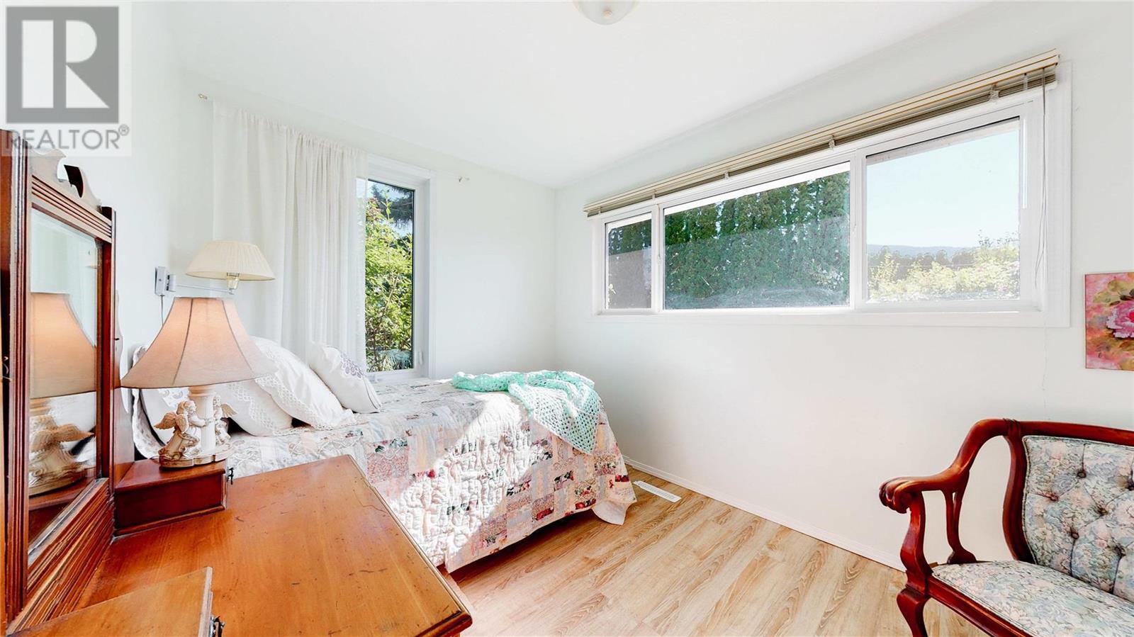 7561 CREST-A-WAY Road