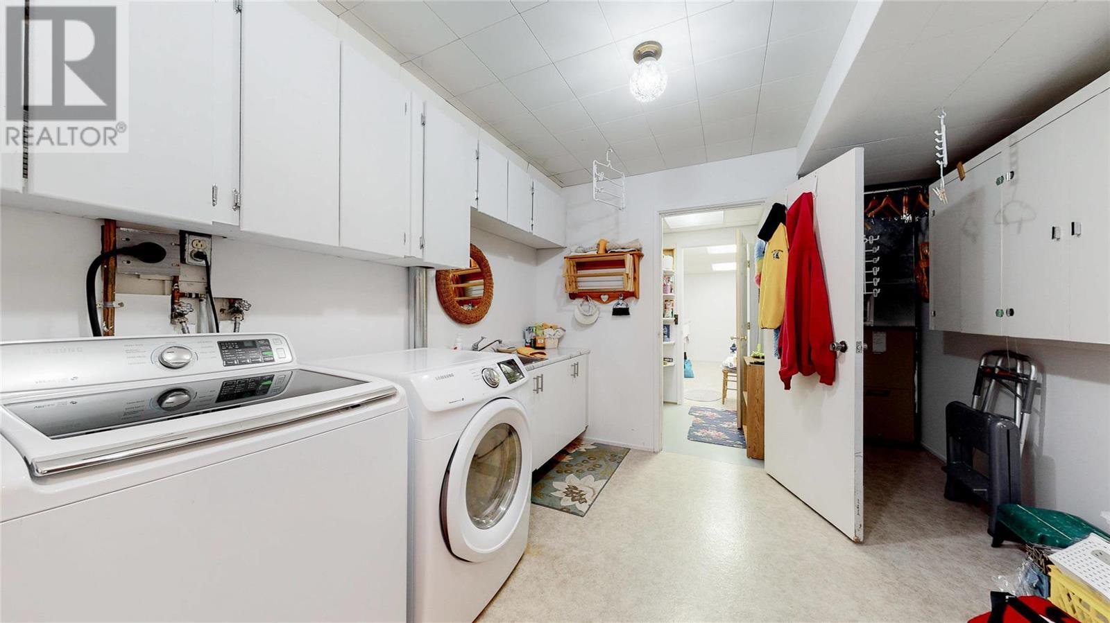 7561 CREST-A-WAY Road