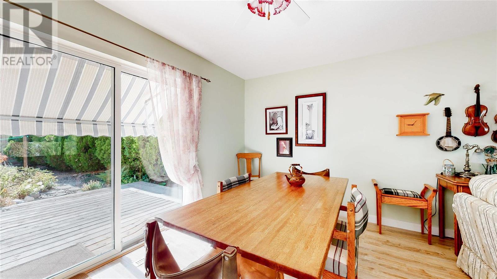7561 CREST-A-WAY Road