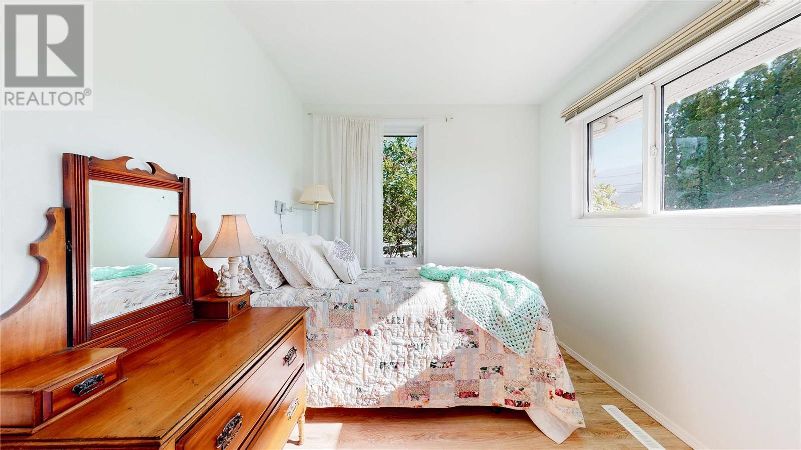 7561 CREST-A-WAY Road