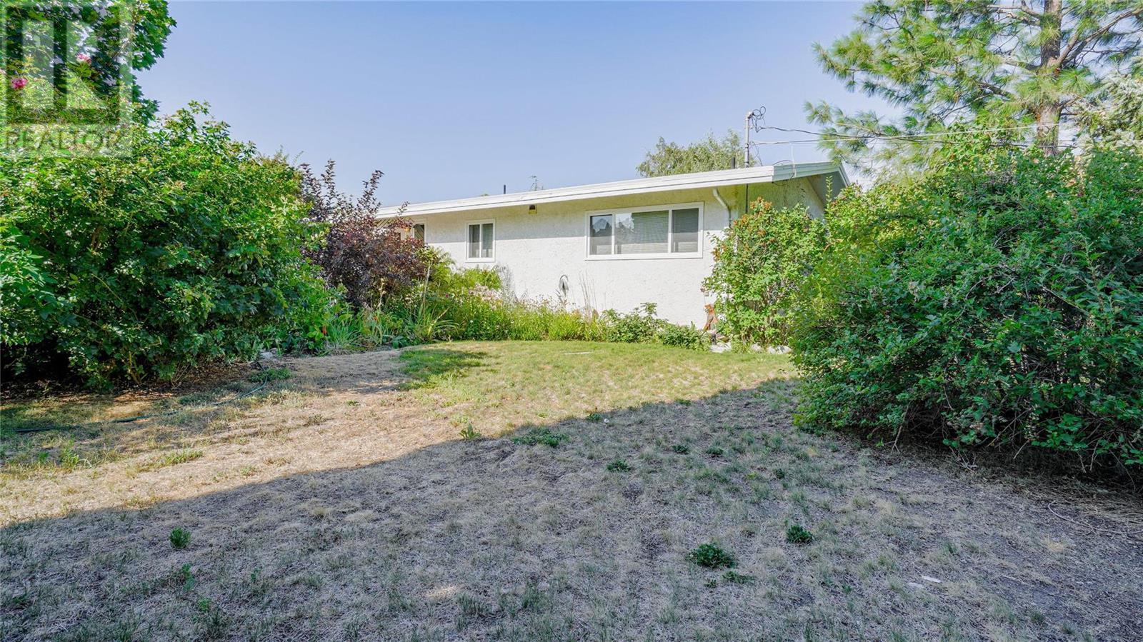 7561 CREST-A-WAY Road
